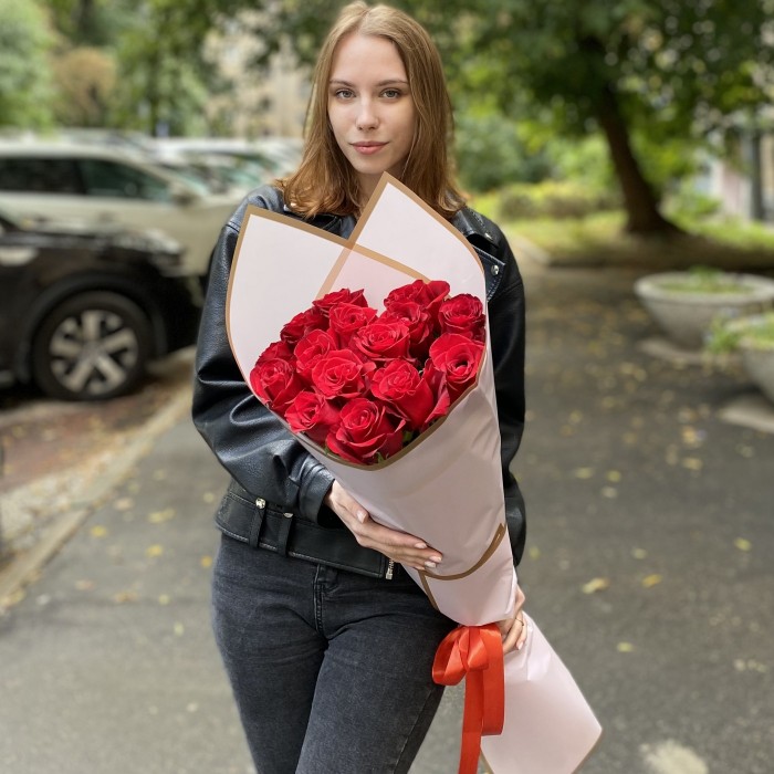 15 красных роз Эвер ред 80 см