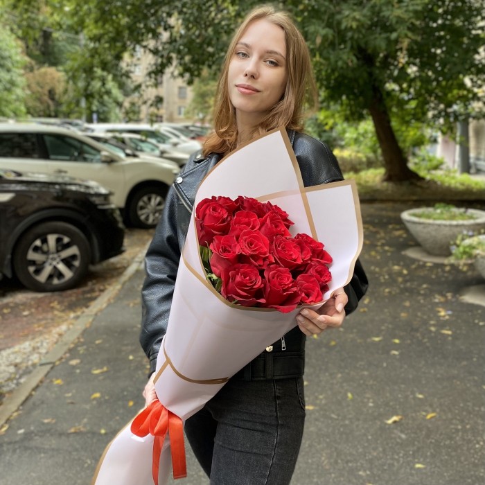 15 красных роз Эвер ред 80 см