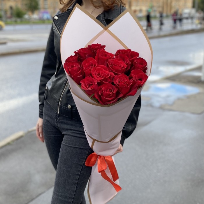 15 красных роз Эвер ред 80 см