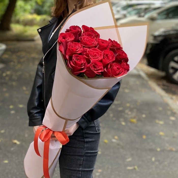 15 красных роз Эвер ред 80 см