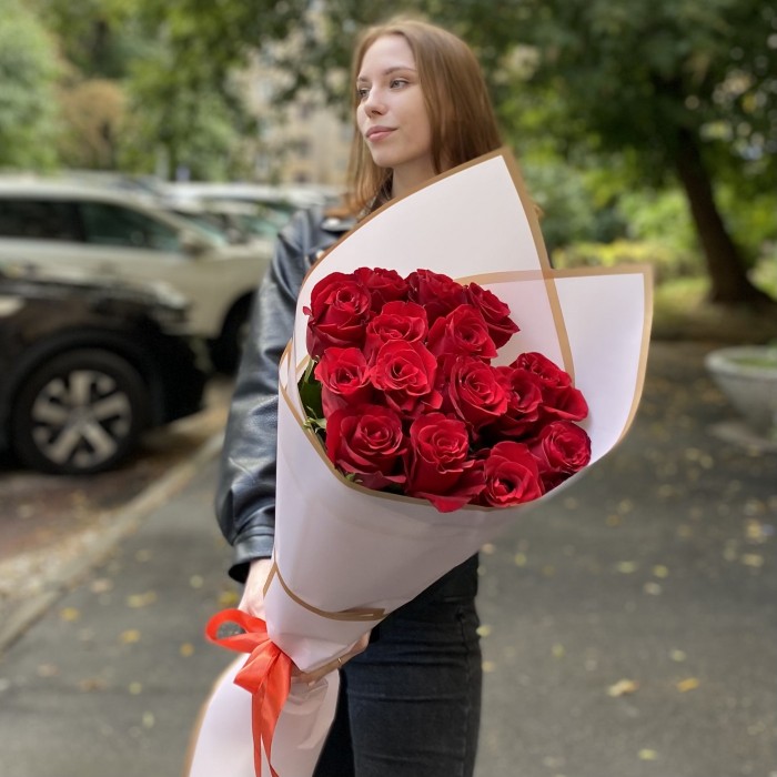 15 красных роз Эвер ред 80 см
