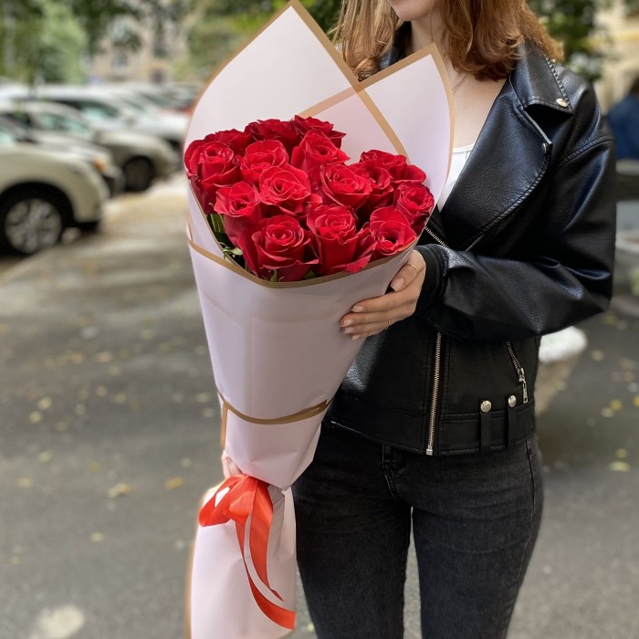 15 красных роз Эвер ред 80 см