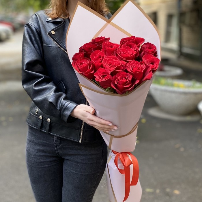 15 красных роз Эвер ред 80 см