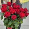 15 красных роз Ред Наоми 90 см