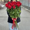15 красных роз Ред Наоми 90 см