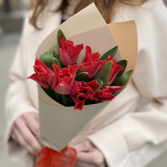 7 красных тюльпанов Ред дресс