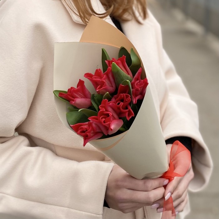 7 красных тюльпанов Ред дресс