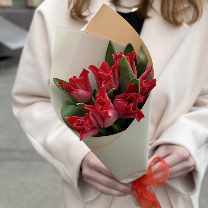 7 красных тюльпанов Ред дресс
