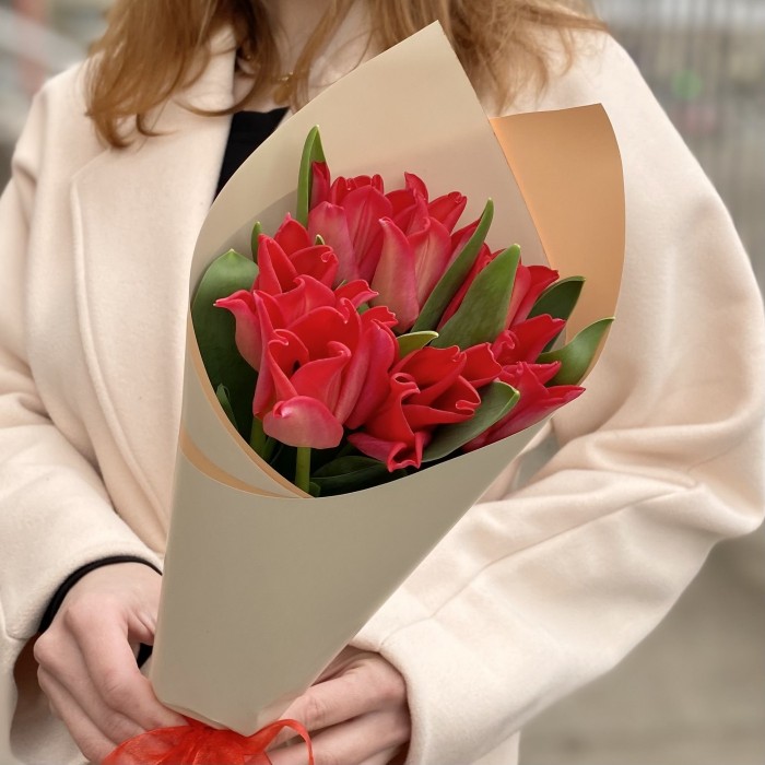 7 красных тюльпанов Ред дресс