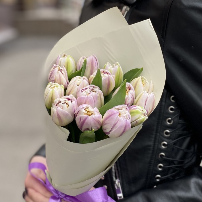 15 кремово-розовых пионовидных тюльпанов