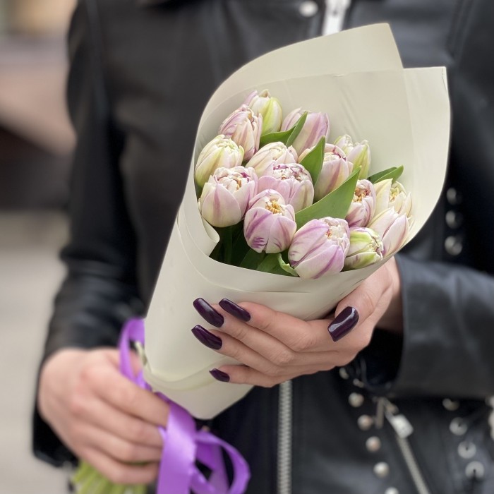 15 кремово-розовых пионовидных тюльпанов