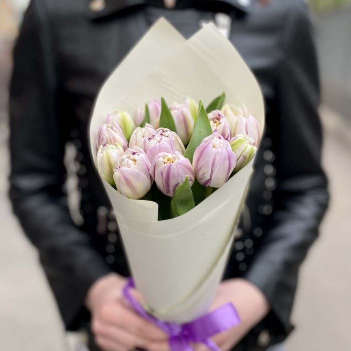15 кремово-розовых пионовидных тюльпанов