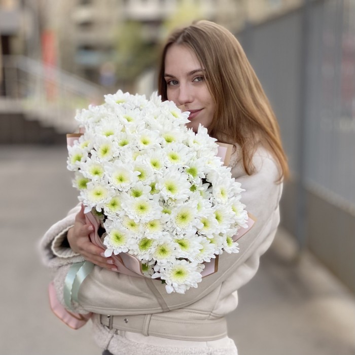 15 белых кустовых хризантем Коммандер