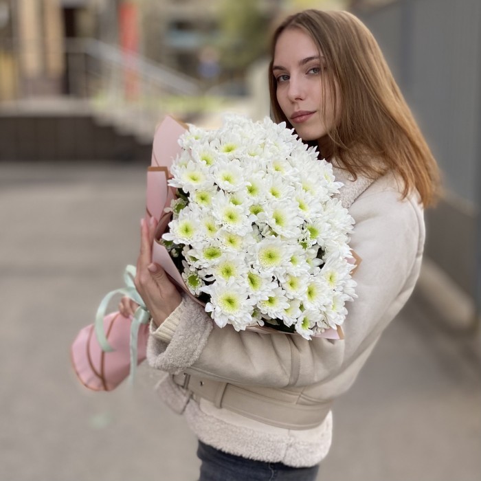15 белых кустовых хризантем Коммандер