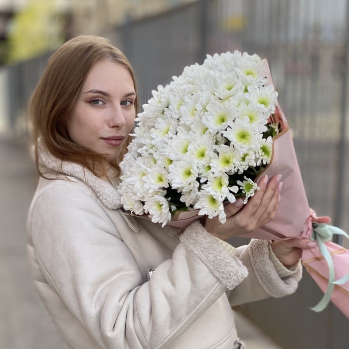 15 белых кустовых хризантем Коммандер