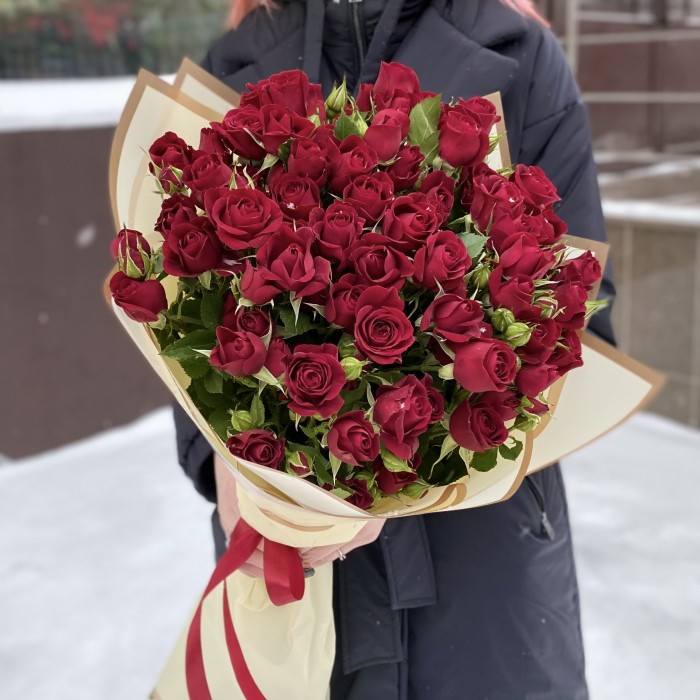 15 кустовых красных роз Рубикон 80 см