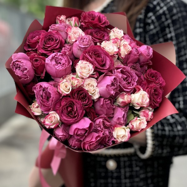 15 кустовых пионовидных роз Леди Роуз