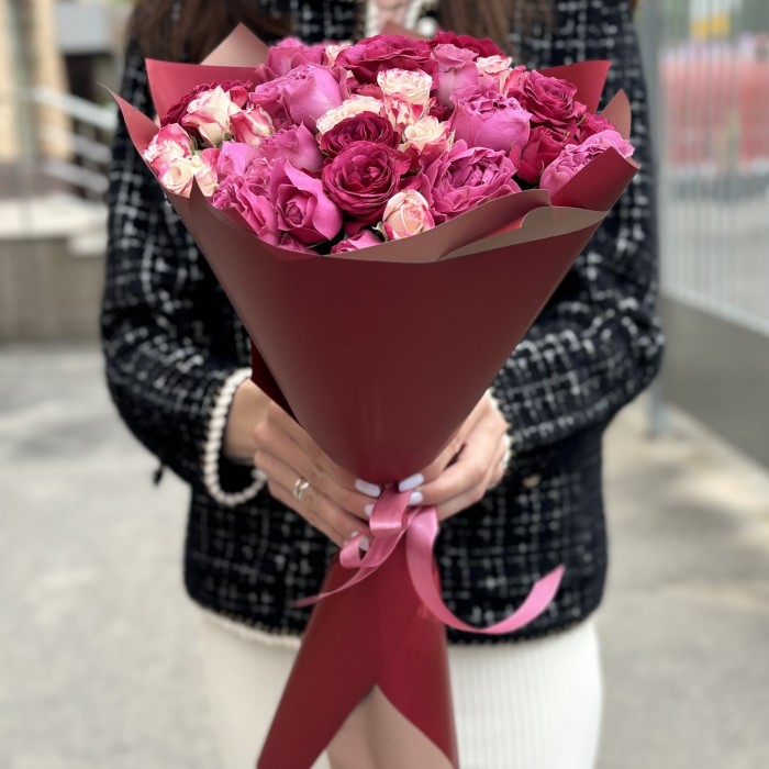 15 кустовых пионовидных роз Леди Роуз