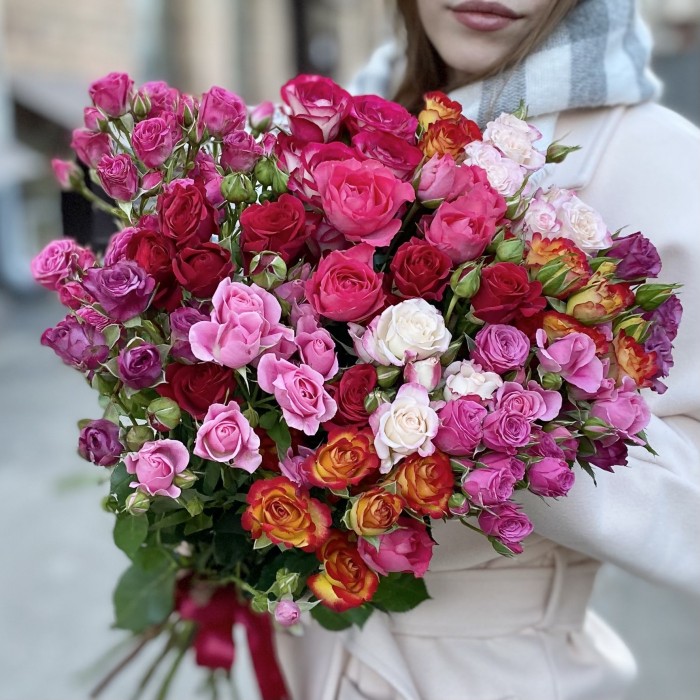 15 кустовых роз 70 см