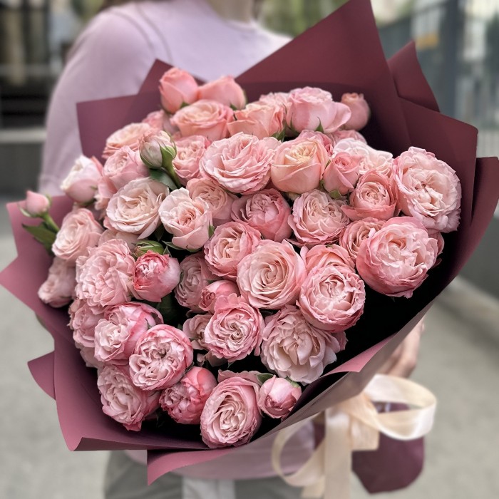 15 кустовых розовых роз Мадам Бомбастик