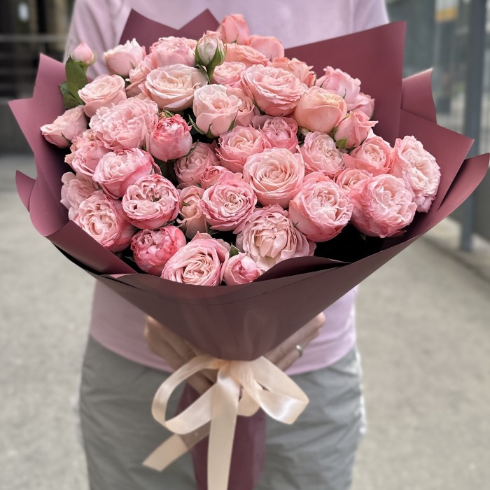 15 кустовых розовых роз Мадам Бомбастик