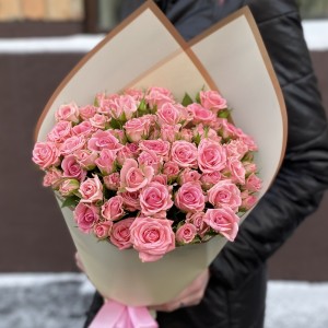 15 кустовых роз Одилия 40см 15 кустовых роз Одилия 40см