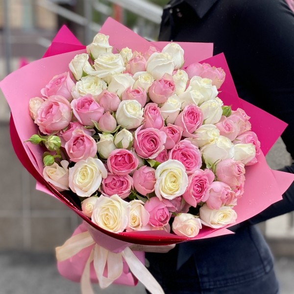 15 кустовых роз Сноу Бабл и Динара