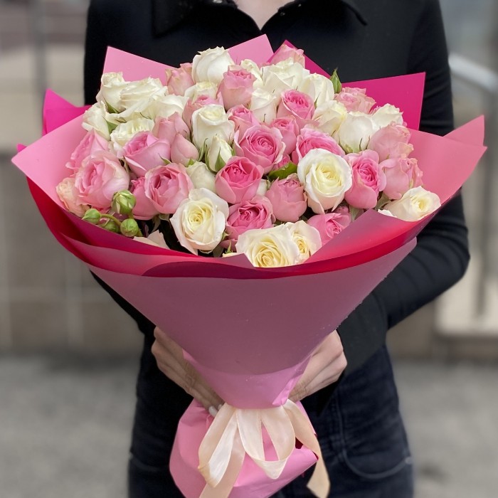 15 кустовых роз Сноу Бабл и Динара