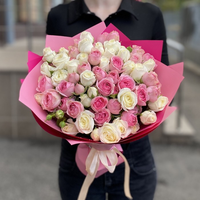 15 кустовых роз Сноу Бабл и Динара