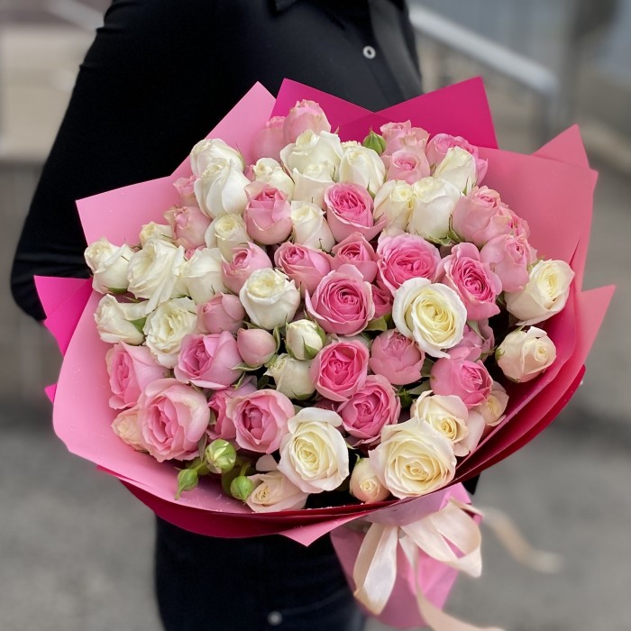 15 кустовых роз Сноу Бабл и Динара