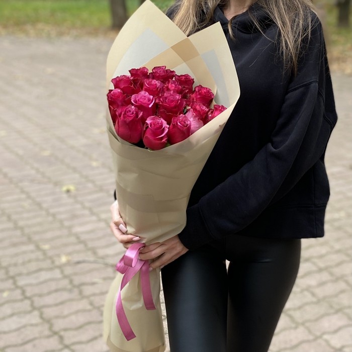 15 малиновых роз Мели