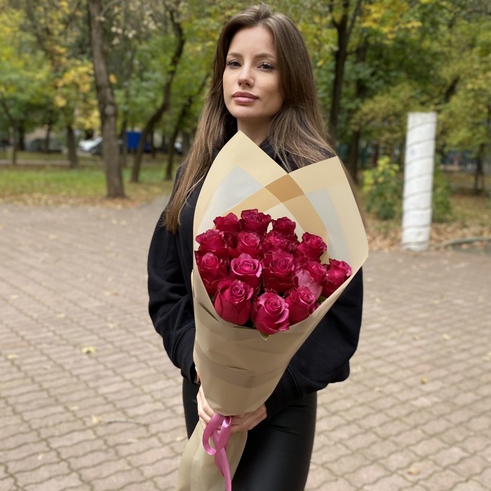 15 малиновых роз Мели