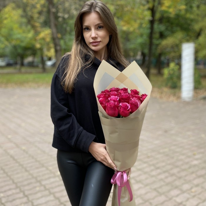 15 малиновых роз Мели