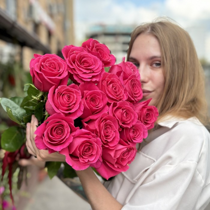 15 малиновых роз Пинк Флойд 80 см