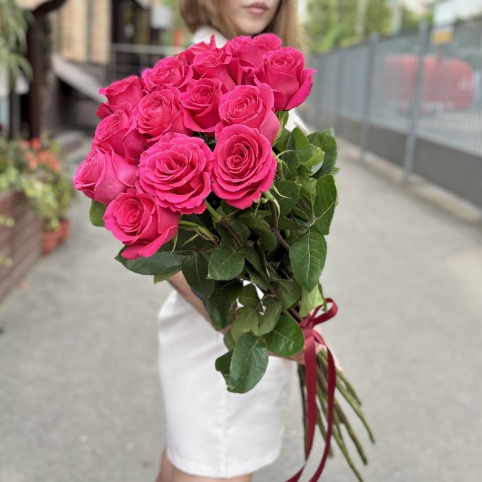 15 малиновых роз Пинк Флойд 80 см