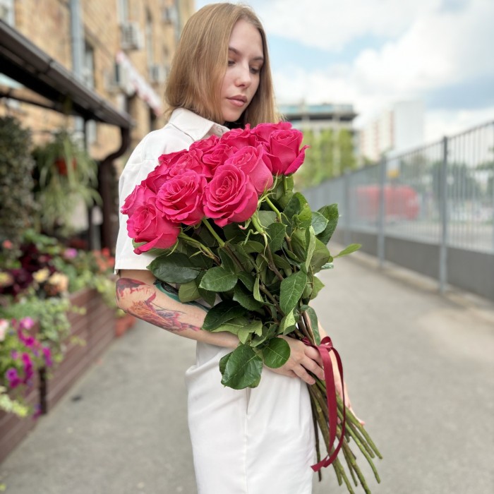 15 малиновых роз Пинк Флойд 80 см