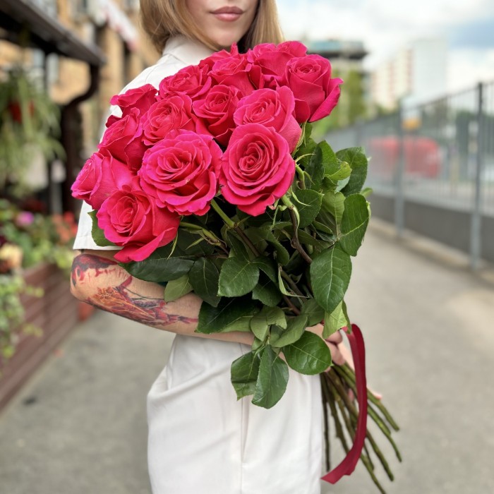 15 малиновых роз Пинк Флойд 80 см