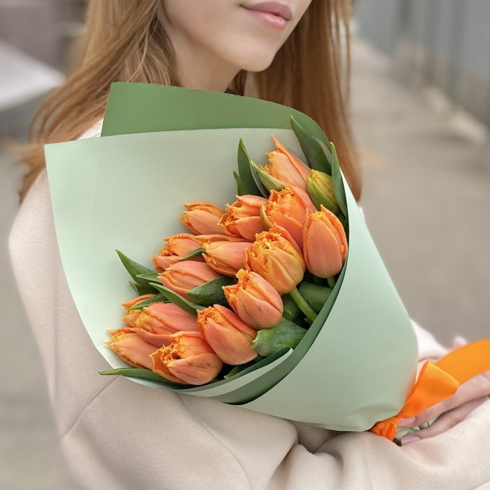 15 оранжевых махровых тюльпанов Оранж пэшн
