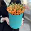 35 оранжевых тюльпанов Тайм Аут в коробке