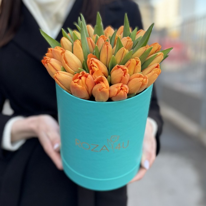 35 оранжевых тюльпанов Тайм Аут в коробке