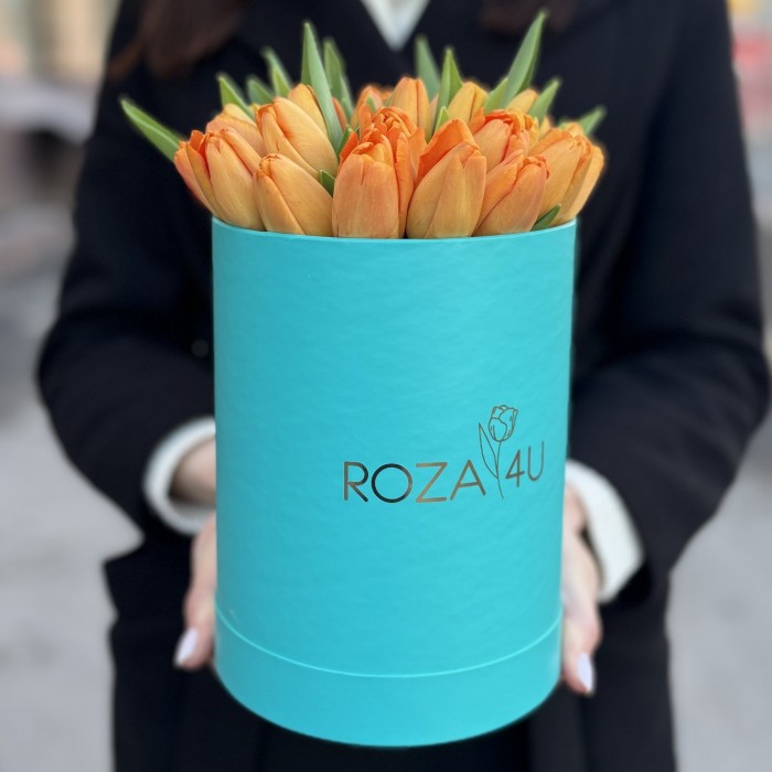 35 оранжевых тюльпанов Тайм Аут в коробке