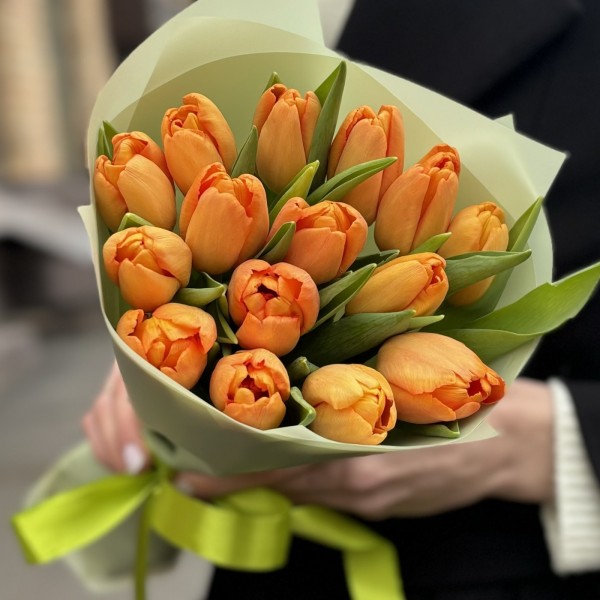 15 оранжевых тюльпанов Тайм Аут в упаковке