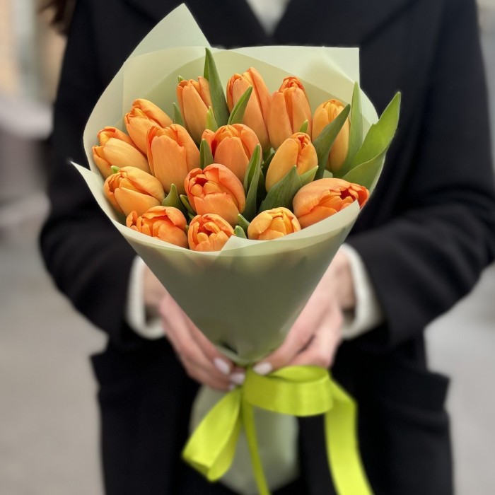 15 оранжевых тюльпанов Тайм Аут в упаковке