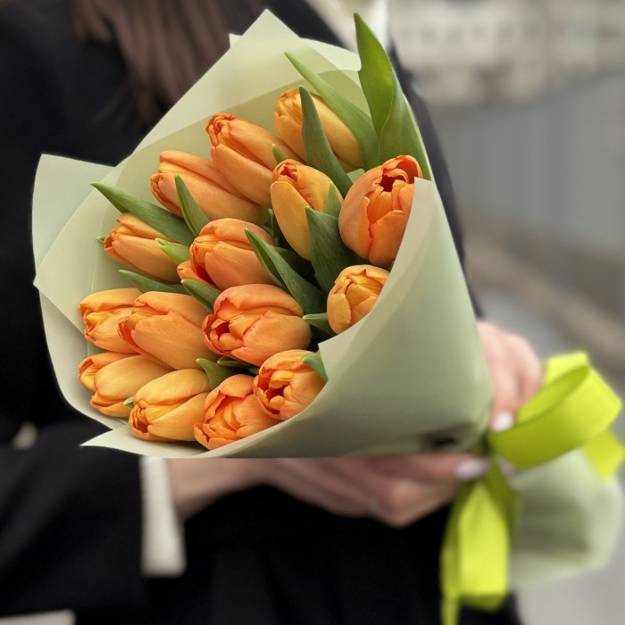 15 оранжевых тюльпанов Тайм Аут в упаковке