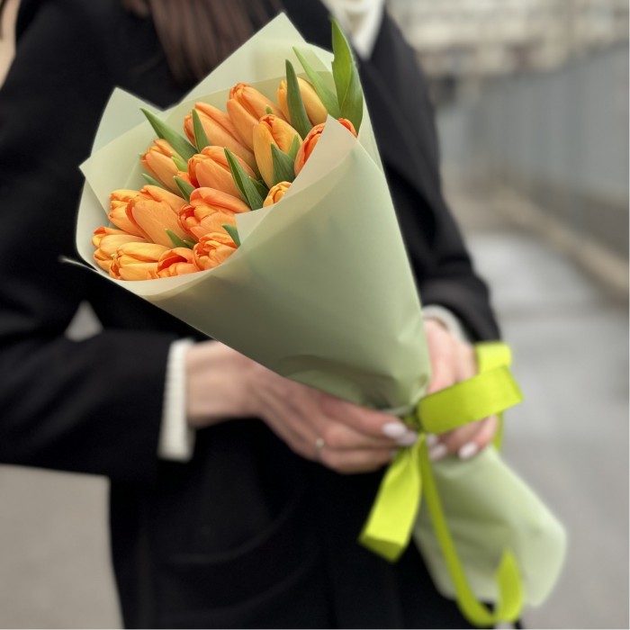 15 оранжевых тюльпанов Тайм Аут в упаковке