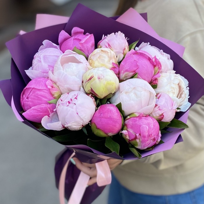 Как собрать идеальный букет на День матери - советы по выбору цветов для самого дорогого человека