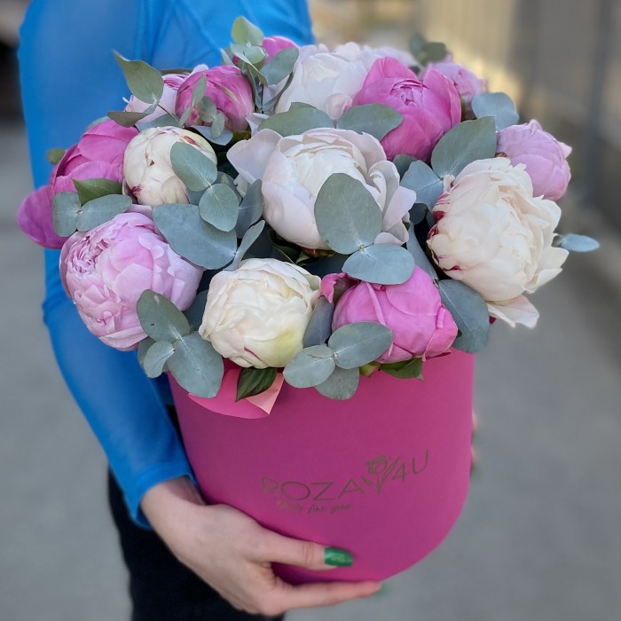 15 пионов Нежный микс в коробке