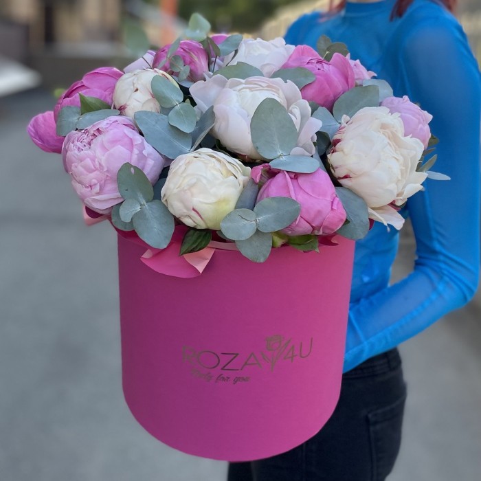 15 пионов Нежный микс в коробке