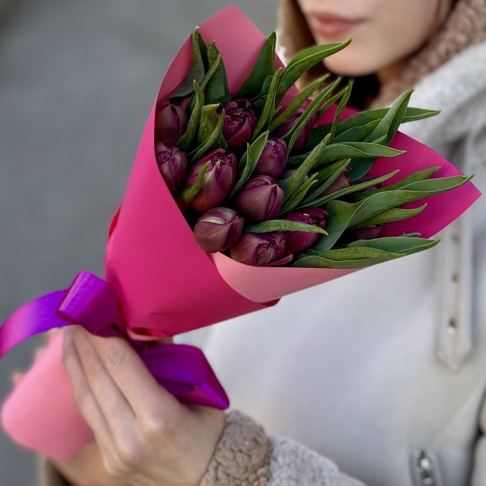 15 пионовидных фиолетовых тюльпанов Ворлд боул