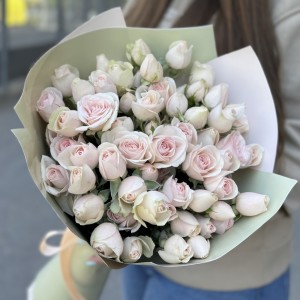 15 пионовидных кустовых роз Свит Блоссом